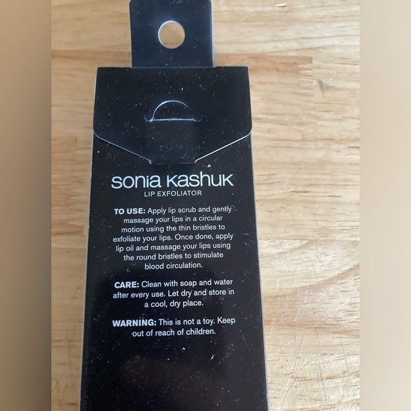 Sonia Kashuk lip exfoliator. Pink in color. New in box - Picture 2 of 3